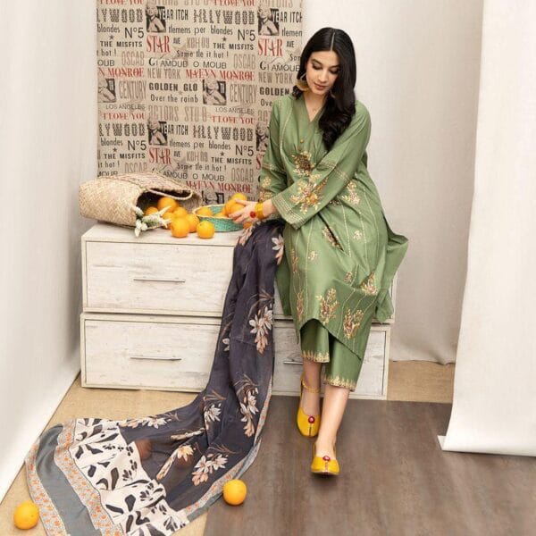 3 Pcs Women's Unstitched Embroidered Green Suit