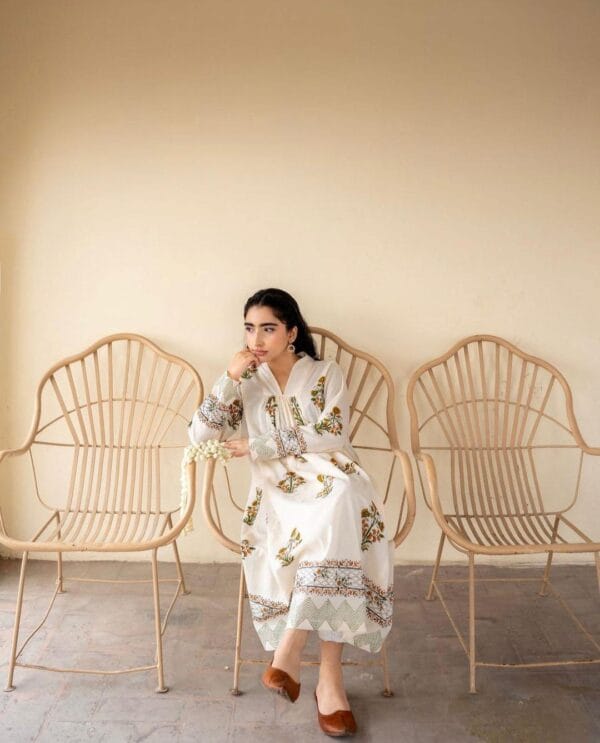 3 Pcs Women's Stitched Katan Silk Block Printed White Maxi Suit